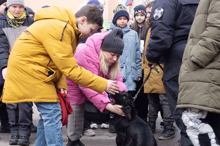 Петербургские школьники побывали на базе расположения ОМОН «Бастион» Росгвардии