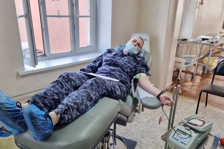 Сотрудники вневедомственной охраны приняли участие в добровольной сдаче крови для пациентов петербургских больниц