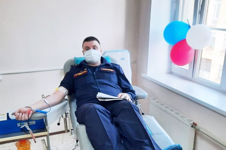 Сотрудники вневедомственной охраны приняли участие в добровольной сдаче крови для пациентов петербургских больниц