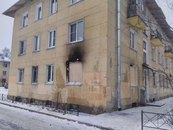 Сотрудникам вневедомственной охраны, эвакуировавшим людей из горящего дома, вручены почетные грамоты ГУ МЧС