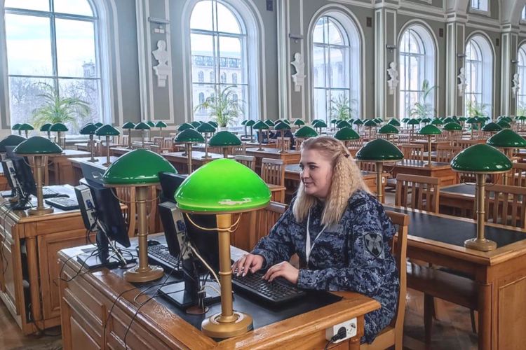 В Санкт-Петербурге росгвардейцы провели мероприятие, приуроченное ко Всемирному дню книги и авторского права