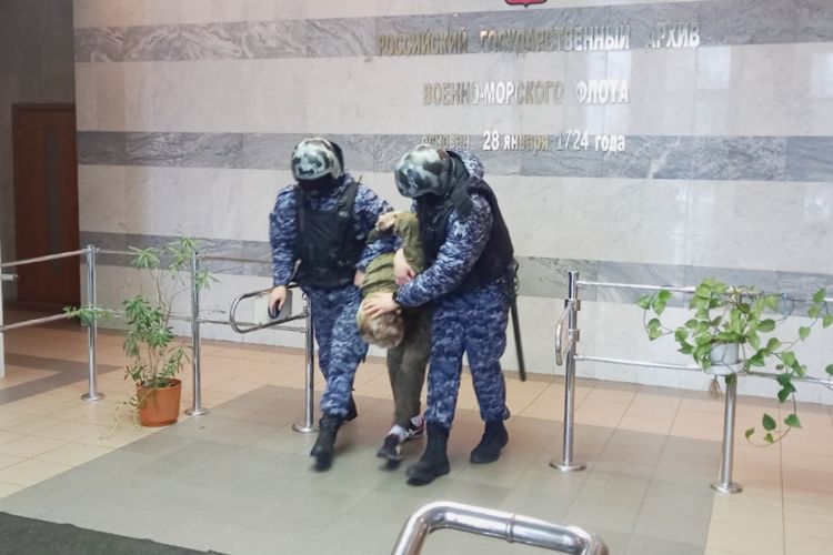 В Санкт-Петербурге подразделения Росгвардии провели учения на территории Российского государственного архива Военно-морского флота
