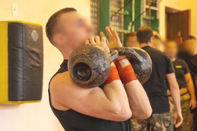 В ОМОН «Бастион» Росгвардии прошли соревнования по гиревому спорту