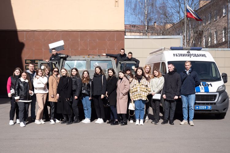 Студенты петербургского правоохранительного колледжа побывали в гостях в ОМОН «Бастион» Росгвардии