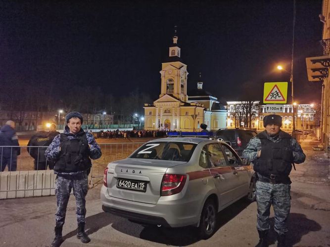 В Санкт-Петербурге и Ленобласти сотрудники Росгвардии приняли участие в обеспечении правопорядка в праздник Пасхи Христовой