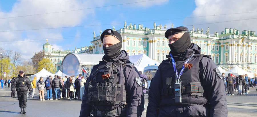 В Санкт-Петербурге и Ленобласти росгвардейцы обеспечили правопорядок при проведении праздничных первомайских мероприятий