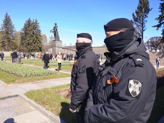 В Санкт-Петербурге представители Росгвардии приняли участие в общегородском мероприятии на Пискарёвском мемориальном кладбище