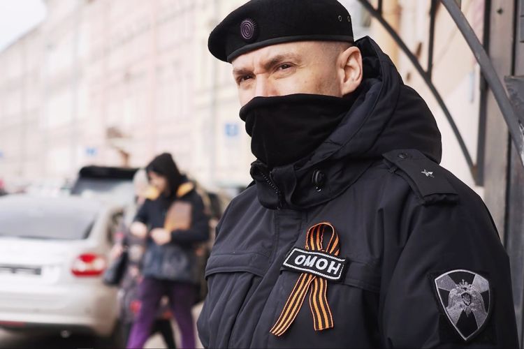 Сотрудники петербургского ОМОН Росгвардии присоединились к всероссийской акции «Георгиевская ленточка»