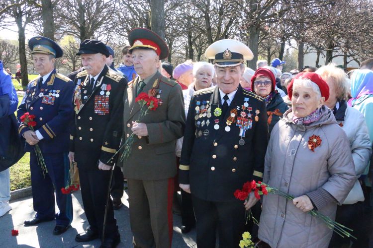 В Санкт-Петербурге представители Росгвардии приняли участие в общегородском мероприятии на Пискарёвском мемориальном кладбище