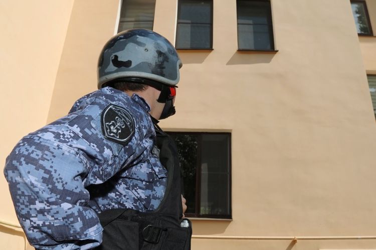 В Центральном районе наряд Росгвардии задержал вооруженного ножом гражданина, угрожавшего убийством женщине и ее детям