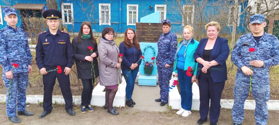 В Приозерском районе представители Росгвардии почтили память Героя Советского Союза летчика Георгия Ларионова