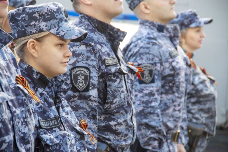 В Санкт-Петербурге и Ленобласти сотрудники вневедомственной охраны Росгвардии присоединились к акции «Георгиевская ленточка»