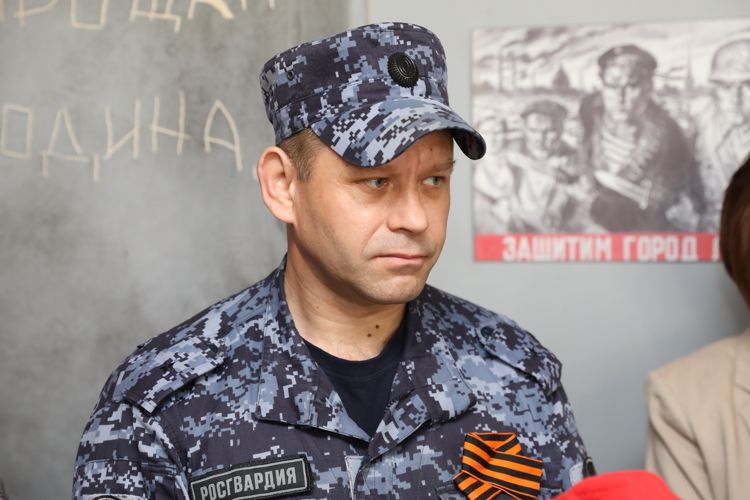 В Волхове сотрудники Росгвардии совместно со школьниками посетили Музей поискового отряда «Пересвет»