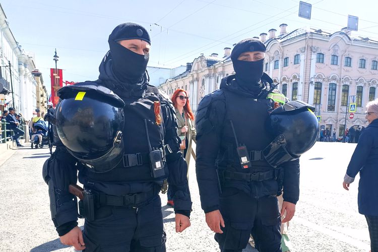 В Санкт-Петербурге сотрудники и военнослужащие Росгвардии обеспечили правопорядок во время Парада Победы
