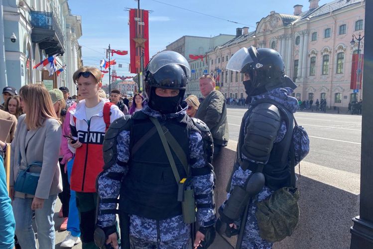 В Санкт-Петербурге сотрудники и военнослужащие Росгвардии обеспечили правопорядок во время Парада Победы
