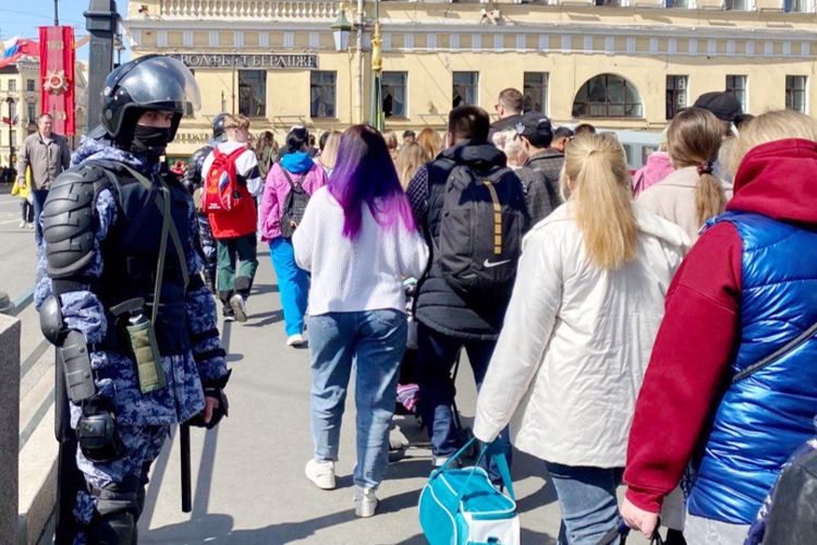 В Санкт-Петербурге сотрудники и военнослужащие Росгвардии обеспечили правопорядок во время Парада Победы