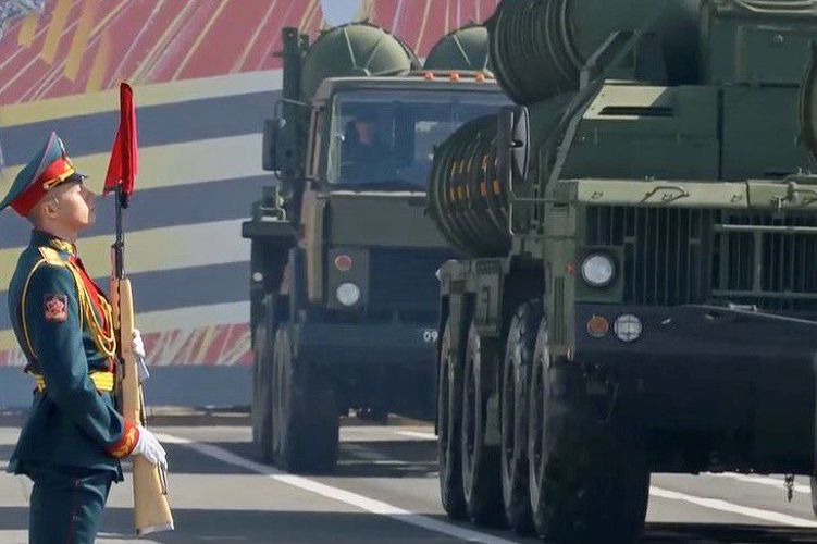 В Санкт-Петербурге сотрудники и военнослужащие Росгвардии обеспечили правопорядок во время Парада Победы