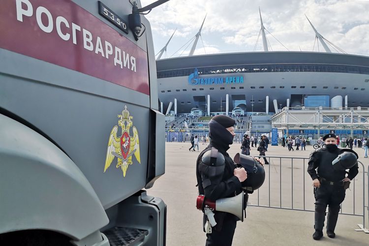 В Санкт-Петербурге сотрудники и военнослужащие Росгвардии обеспечили правопорядок во время футбольного матча "Зенит"-"Краснодар"