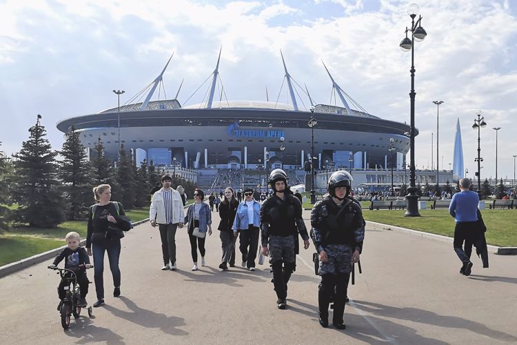 В Санкт-Петербурге сотрудники и военнослужащие Росгвардии обеспечили правопорядок во время футбольного матча "Зенит"-"Краснодар"