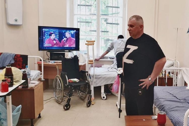 Ветераны транспортного ОМОН «Балтика» Росгвардии навестили в госпитале раненых военнослужащих – участников СВО