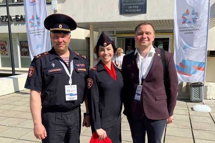 В Кронштадте представители ГУ Росгвардии приняли участие в X Молодёжном патриотическом форуме