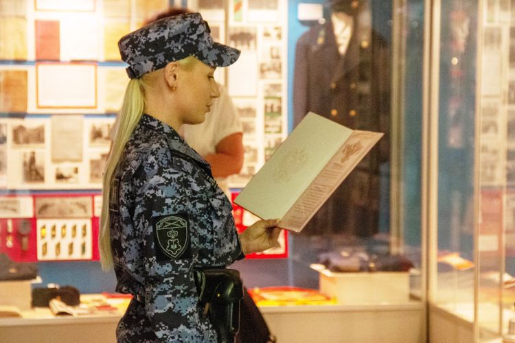 В Санкт-Петербурге молодые сотрудники вневедомственной охраны приняли присягу