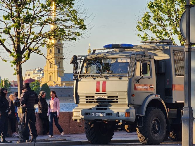 В Санкт-Петербурге сотрудники Росгвардии приняли участие в охране правопорядка во время празднования Дня города