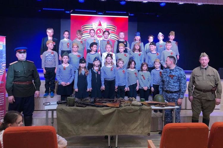 Сотрудники вневедомственной охраны накануне Дня Победы провели праздничные мероприятия с детьми