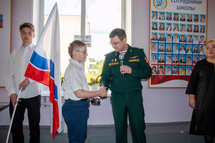 В Ленинградской области открыли «Парту героя» в память о погибшем в СВО росгвардейце