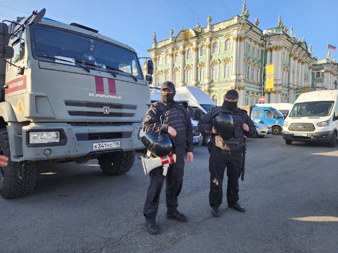 В Санкт-Петербурге сотрудники Росгвардии приняли участие в охране правопорядка во время празднования Дня города