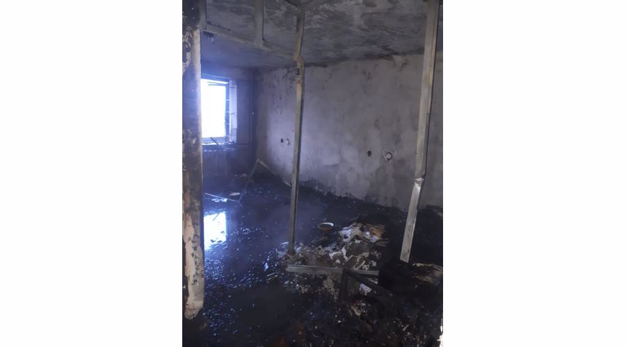 В городе Коммунар сотрудники Росгвардии организовали эвакуацию жильцов из дома, в котором произошел пожар