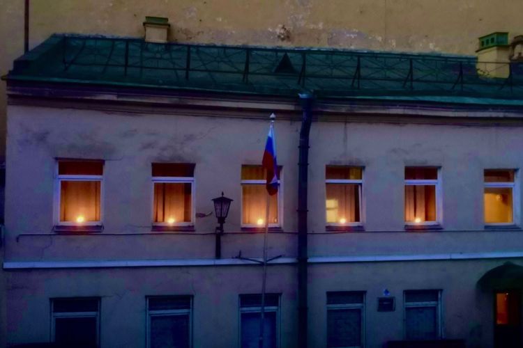 В Петербурге и Ленобласти сотрудники вневедомственной охраны Росгвардии присоединились к мероприятиям, приуроченным ко Дню памяти и скорби