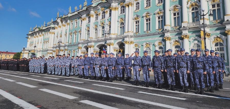 На Дворцовой площади состоялся единый развод сил и средств подразделений полиции и Росгвардии