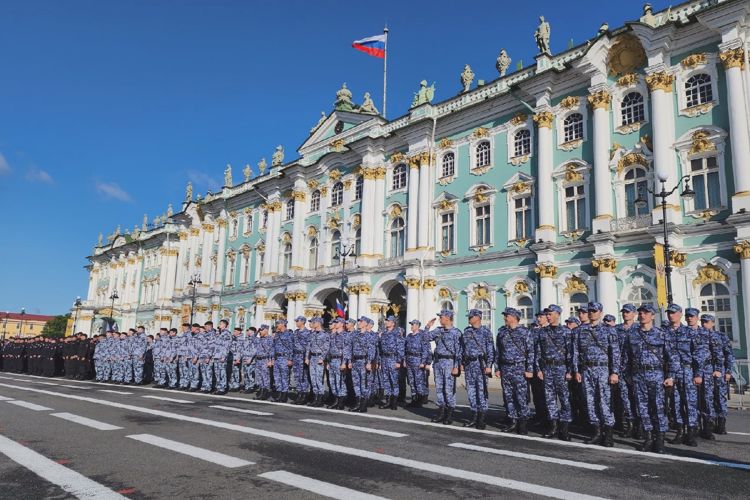 На Дворцовой площади состоялся единый развод сил и средств подразделений полиции и Росгвардии