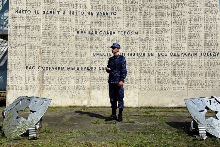 В Петербурге и Ленобласти сотрудники вневедомственной охраны Росгвардии присоединились к мероприятиям, приуроченным ко Дню памяти и скорби