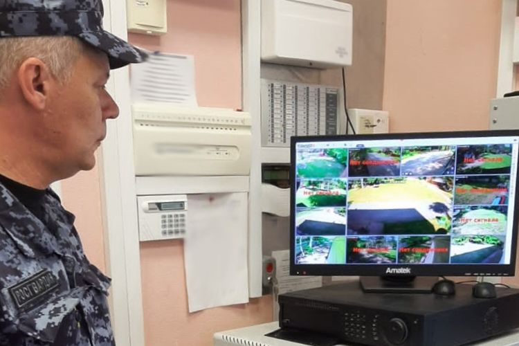 В Курортном районе сотрудники Росгвардии проверили готовность оздоровительных лагерей к приему детей