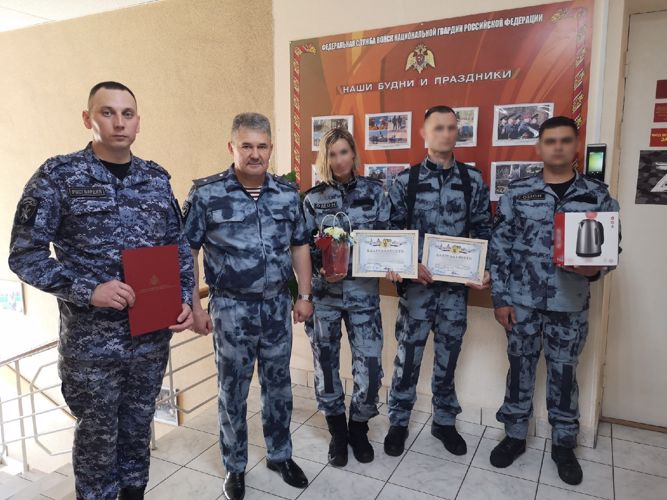 Начальник Главного управления Росгвардии наградил отличившихся кинологов