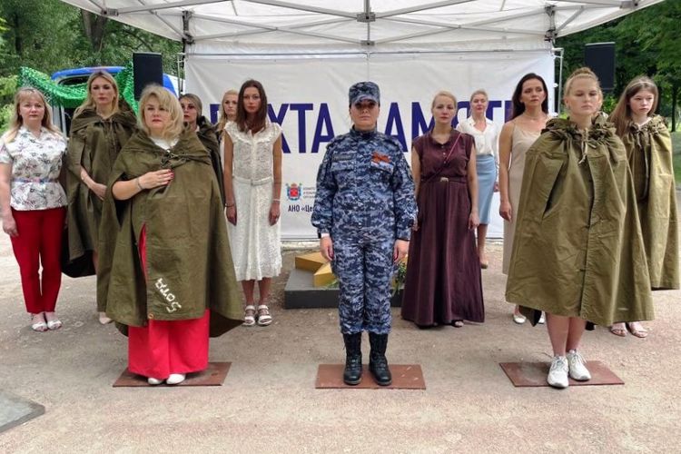 В Московском районе сотрудники Росгвардии приняли участие в патриотической акции «Вахта Памяти»
