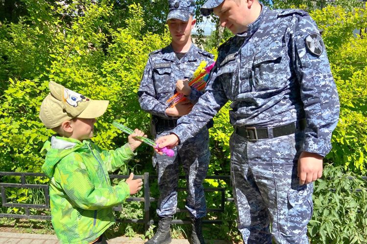 Сотрудники Росгвардии провели мероприятие для воспитанников детского сада в Адмиралтейском районе