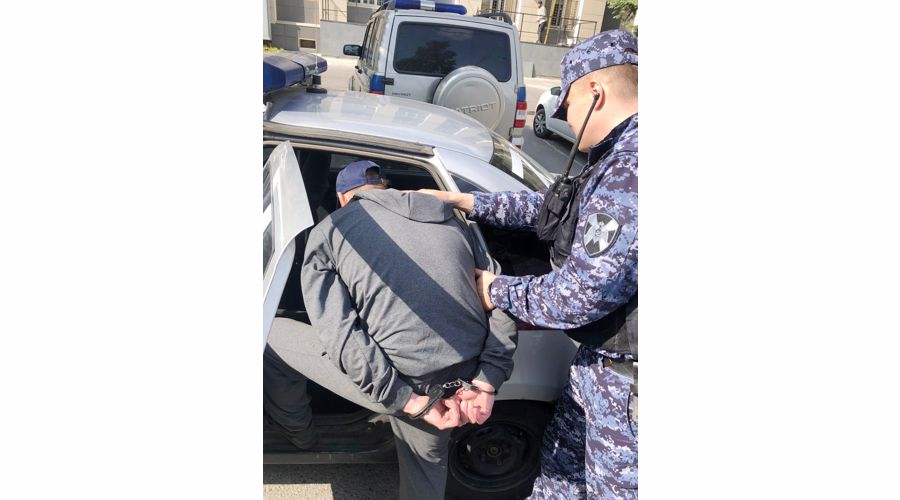 В Приморском районе сотрудники Росгвардии задержали правонарушителя, пытавшегося открыть счет в банке по поддельным документам