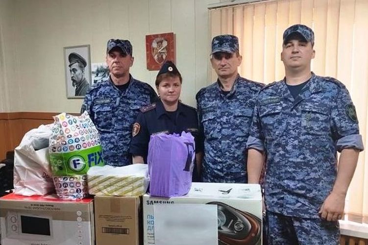 В Гатчине росгвардейцы организовали сбор гуманитарной помощи для земляков, участвующих в СВО