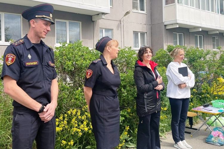 Сотрудники вневедомственной охраны посетили детей из Центра социальной реабилитации инвалидов и детей-инвалидов
