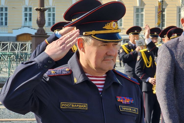 На Дворцовой площади состоялся единый развод сил и средств подразделений полиции и Росгвардии