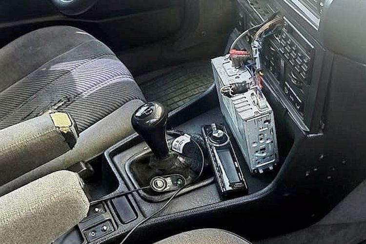 В Красногвардейском районе росгвардейцы задержали гражданина, пытавшегося похитить магнитолу из иномарки