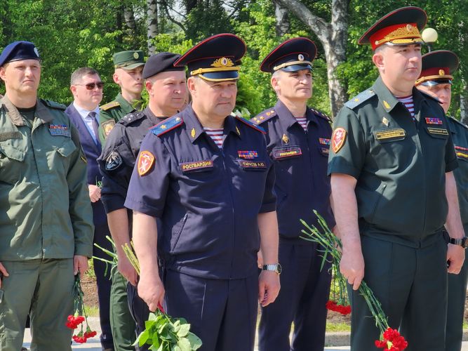 Представители Росгвардии приняли участие в торжественно-траурном мероприятии на Пискарёвском мемориальном кладбище