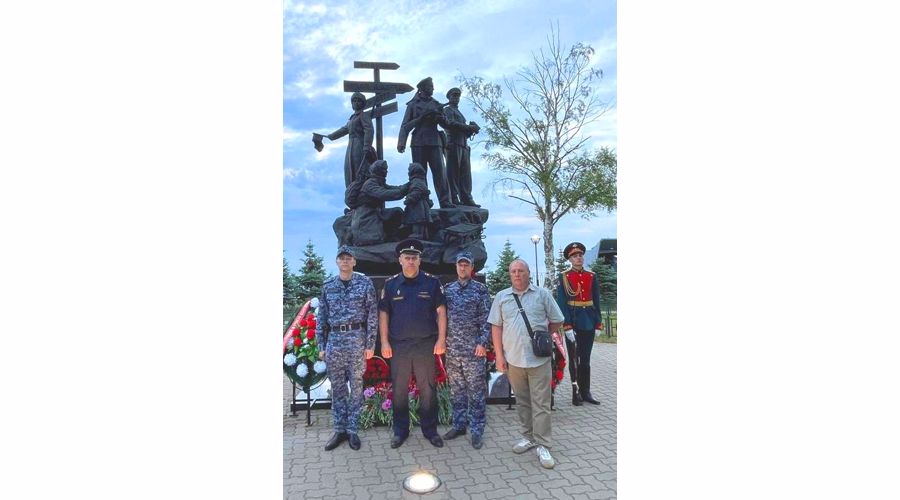 В Петербурге и Ленобласти сотрудники вневедомственной охраны Росгвардии присоединились к мероприятиям, приуроченным ко Дню памяти и скорби