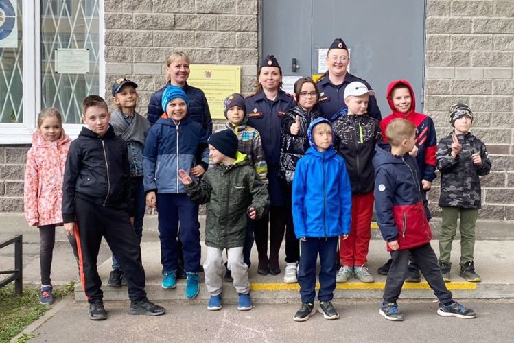 В Петербурге и Ленобласти сотрудники Росгвардии провели праздничные мероприятия для детей