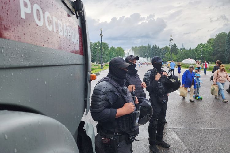 Подразделения Росгвардии обеспечили правопорядок во время футбольного матча "Зенит" - "Нефтчи"