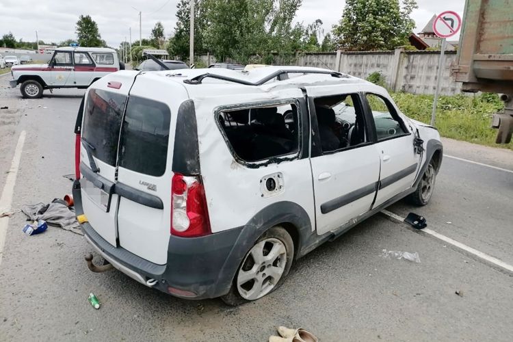 В Ленинградской области наряд Росгвардии оказал помощь пострадавшим в ДТП