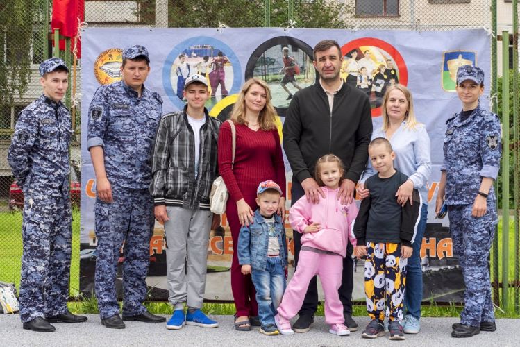 Сотрудники вневедомственной охраны Росгвардии отметили праздник День семьи, любви и верности
